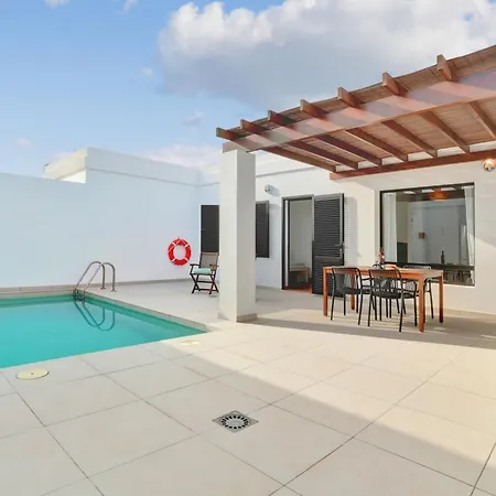 Willa Oliva, Private In *