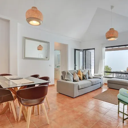 Vila Oliva, Private In *