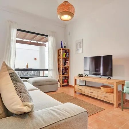 Vila Oliva, Private In