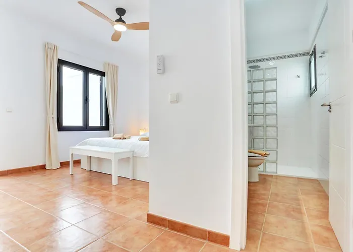 Vila Oliva, Private In *