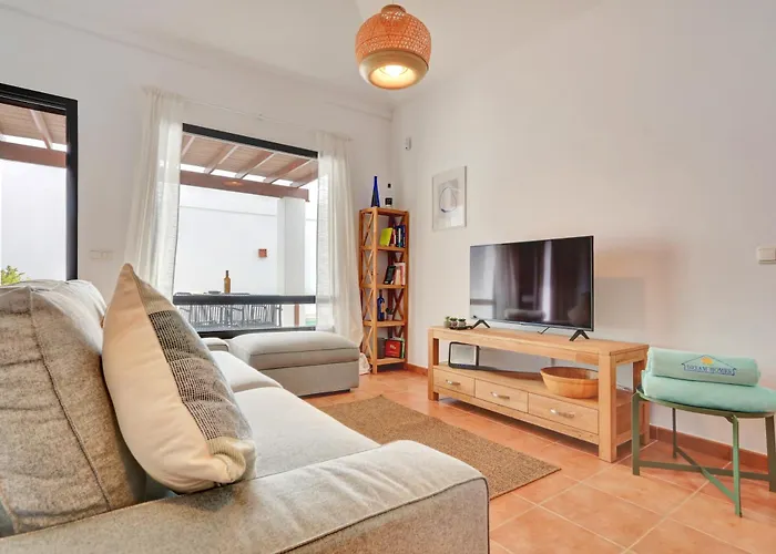 Vila Oliva, Private In