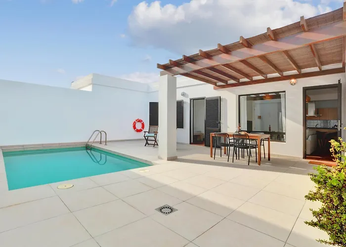 Vila Oliva, Private In *