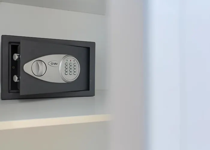 Vila Oliva, Private In *