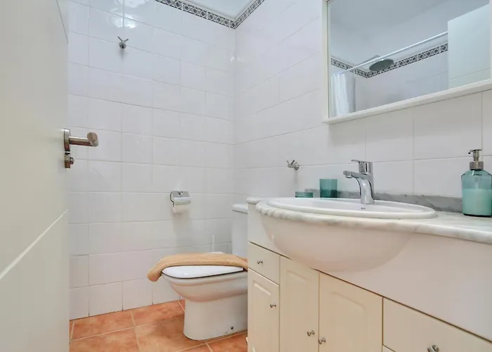 Vila Oliva, Private In *